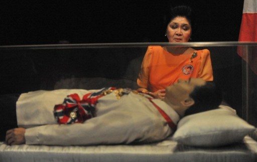 WAX OR EMBALMED? This file photo taken on March 26, 2010 shows Imelda Marcos looking at what was believed to be the embalmed body of her husband Ferdinand Marcos. AFP file photo 