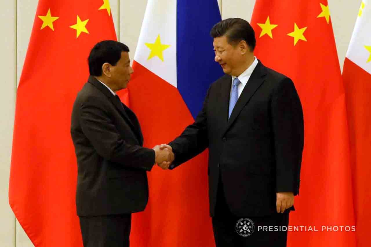 FRIENDS. Philippine President Rodrigo Duterte and Chinese President Xi Jinping pose for a photo following a bilateral meeting at the Boao State Guesthouse on April 10, 2018. Malacañang photo 