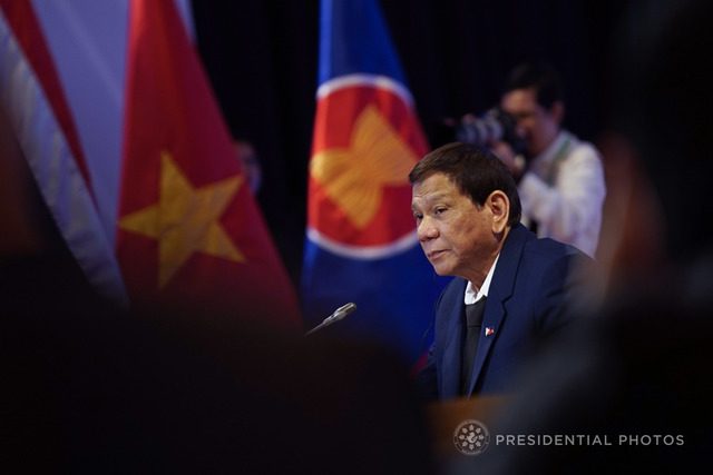 LELAH. Presiden Filipina Rodrigo Duterte mengaku kelelahan usai menjadi tuan rumah KTT ke-31 ASEAN selama tiga hari terakhir. Foto: Istana Malacanang 