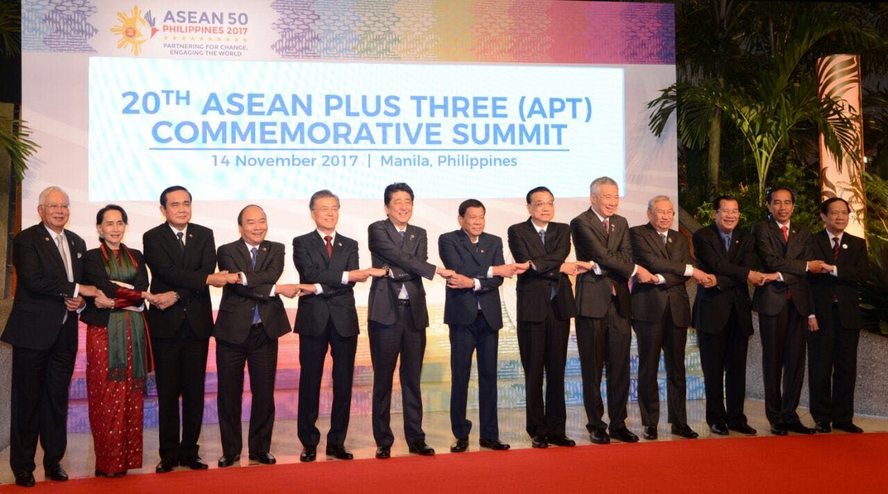 STABILITAS. Para pemimpin ASEAN dan tiga negara mitra sepakat untuk mendorong stabilitas di kawasan Semenanjung Korea. Foto: Biro Pers Istana 