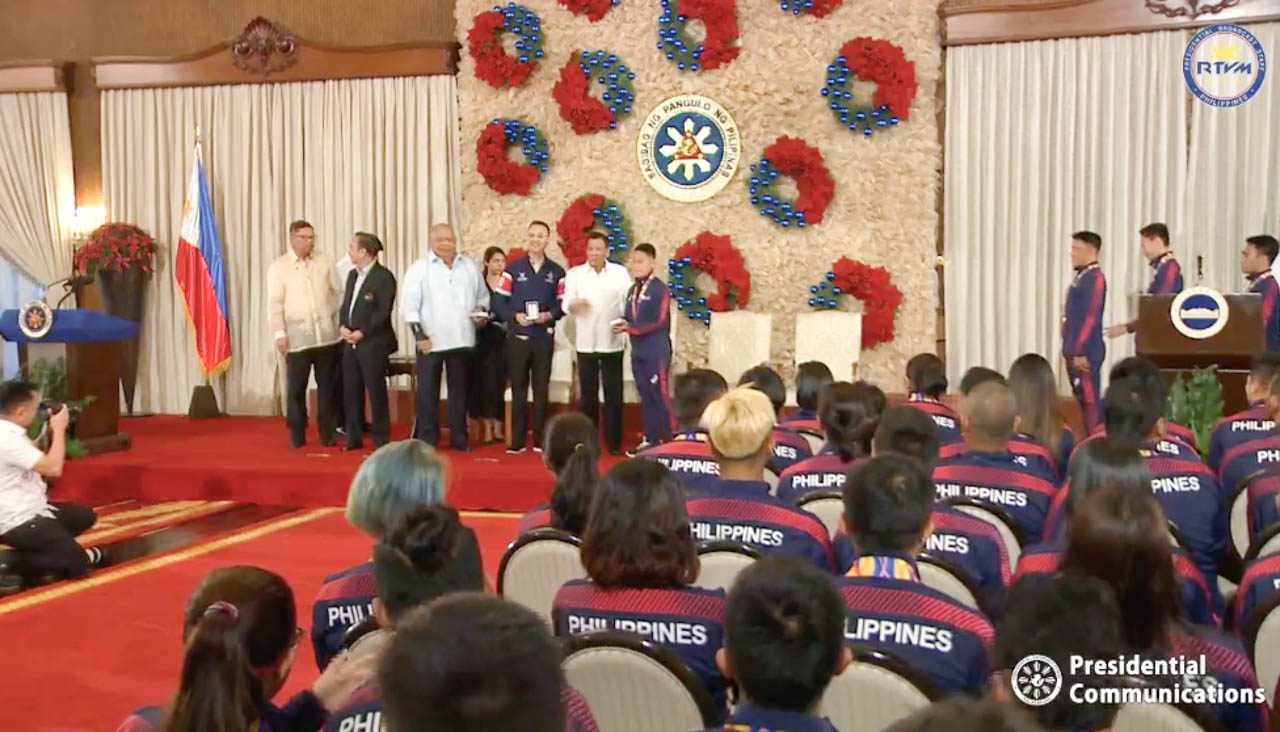 Duterte confers Order of Lapulapu to SEA Games athletes