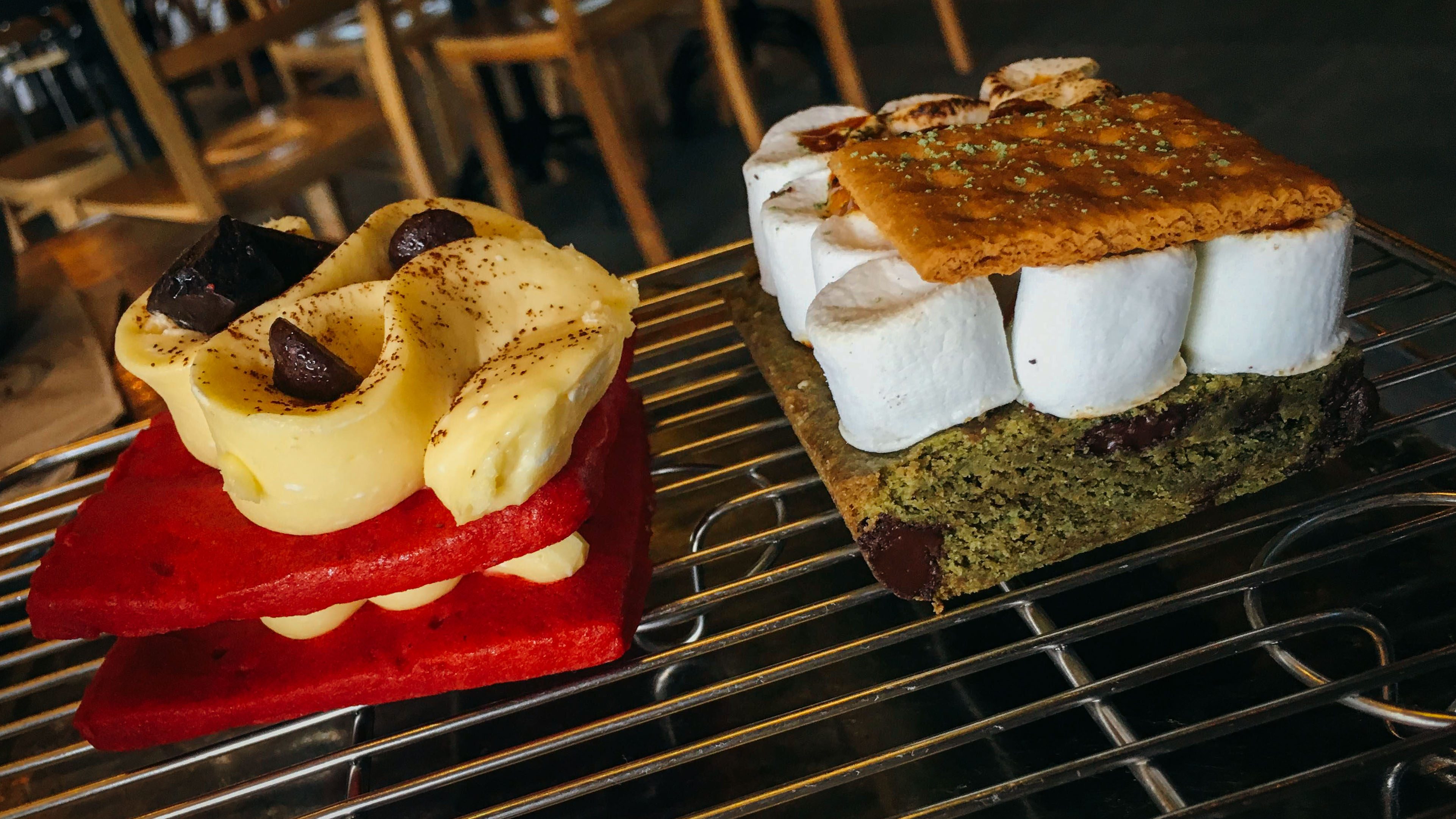 Red velvet & cream cheese and matcha & miso s'mores. Photo by Paolo Abad/Rappler 