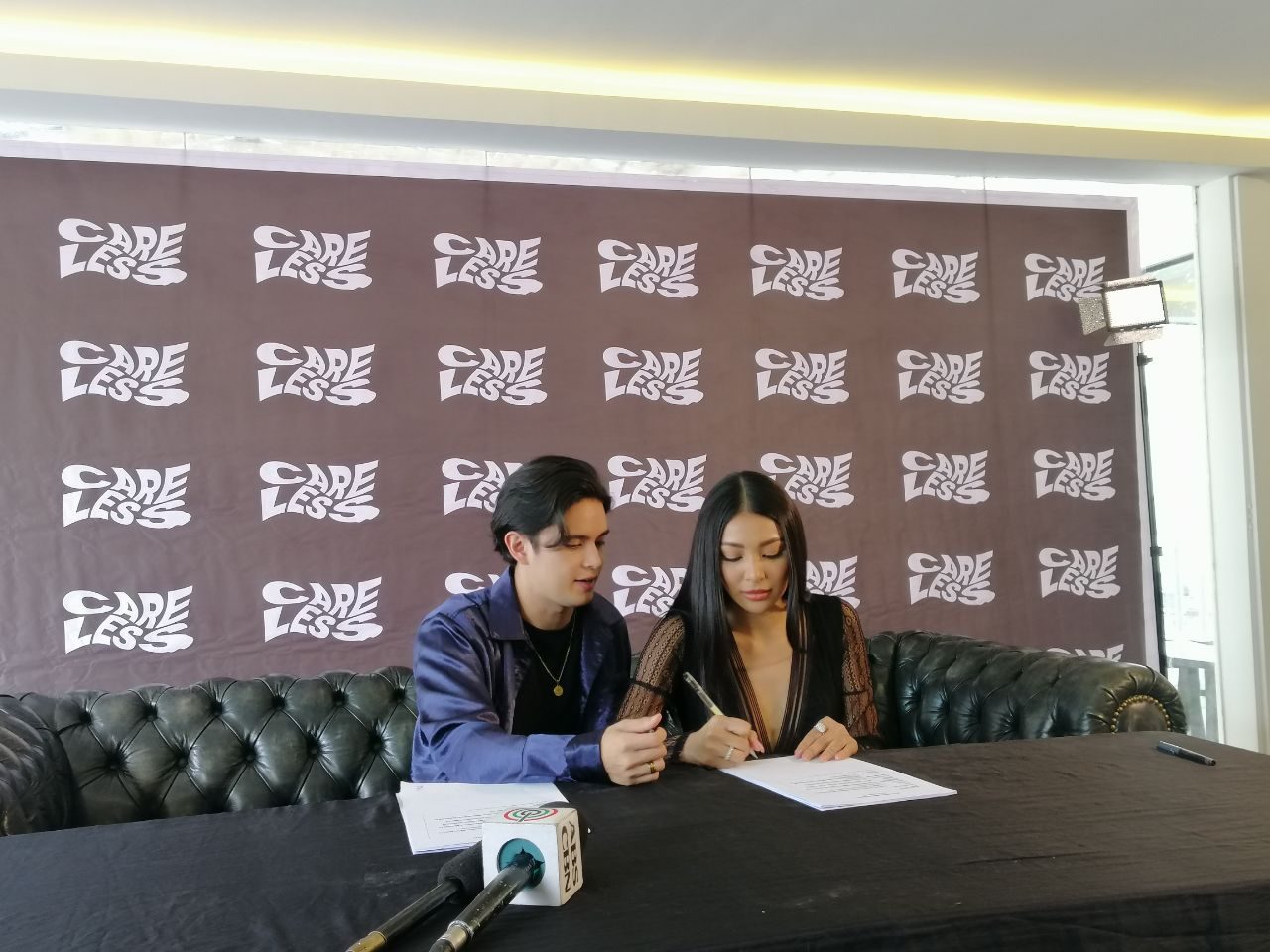 SIGNED, SEALED, DELIVERED. Nadine Lustre signs a contract under James Reid's music label, Careless. File photo by Amanda Lago/Rappler 