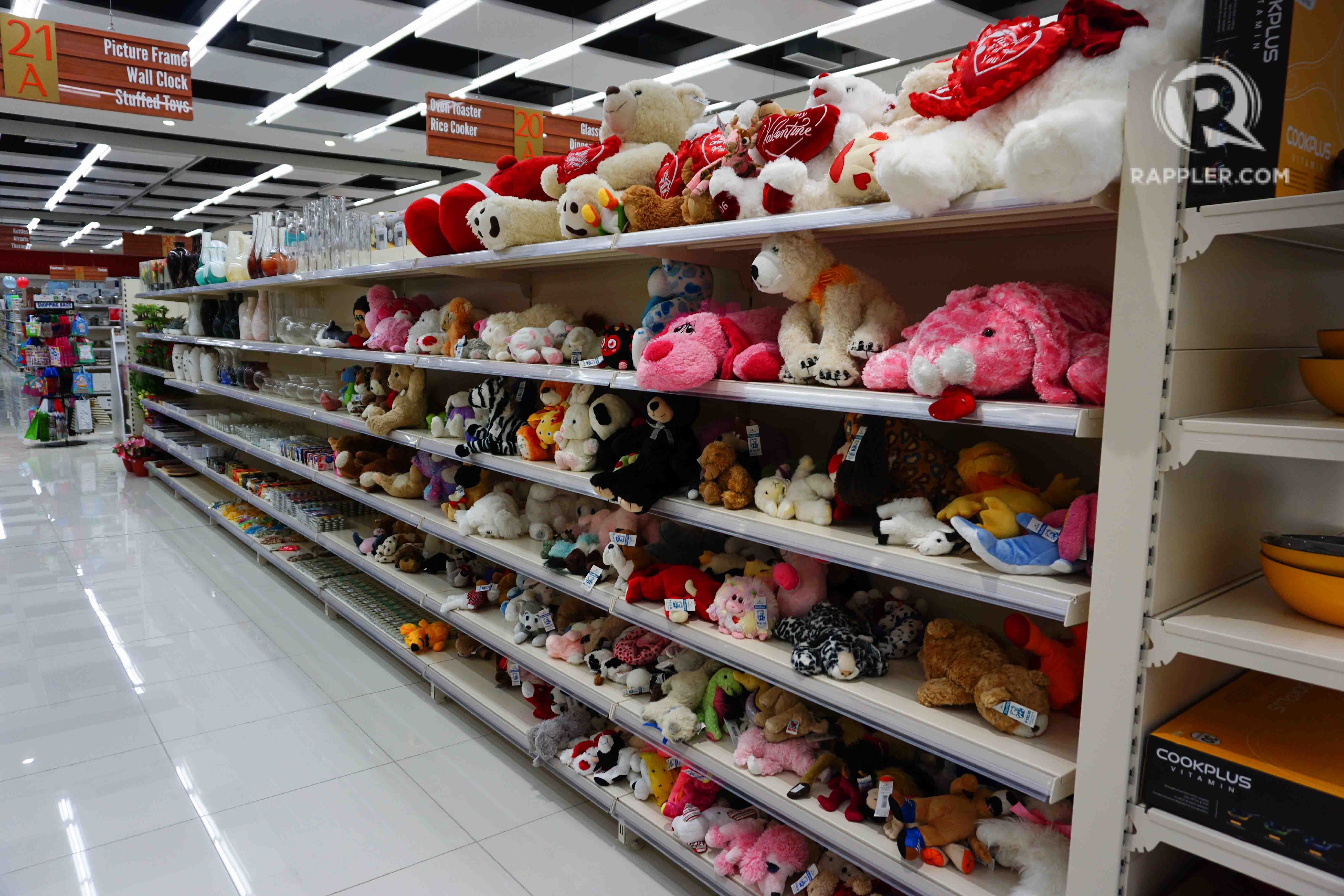 STUFFED ANIMALS. You can even get toys at Unimart! Photo by Vernise L Tantuco/Rappler 