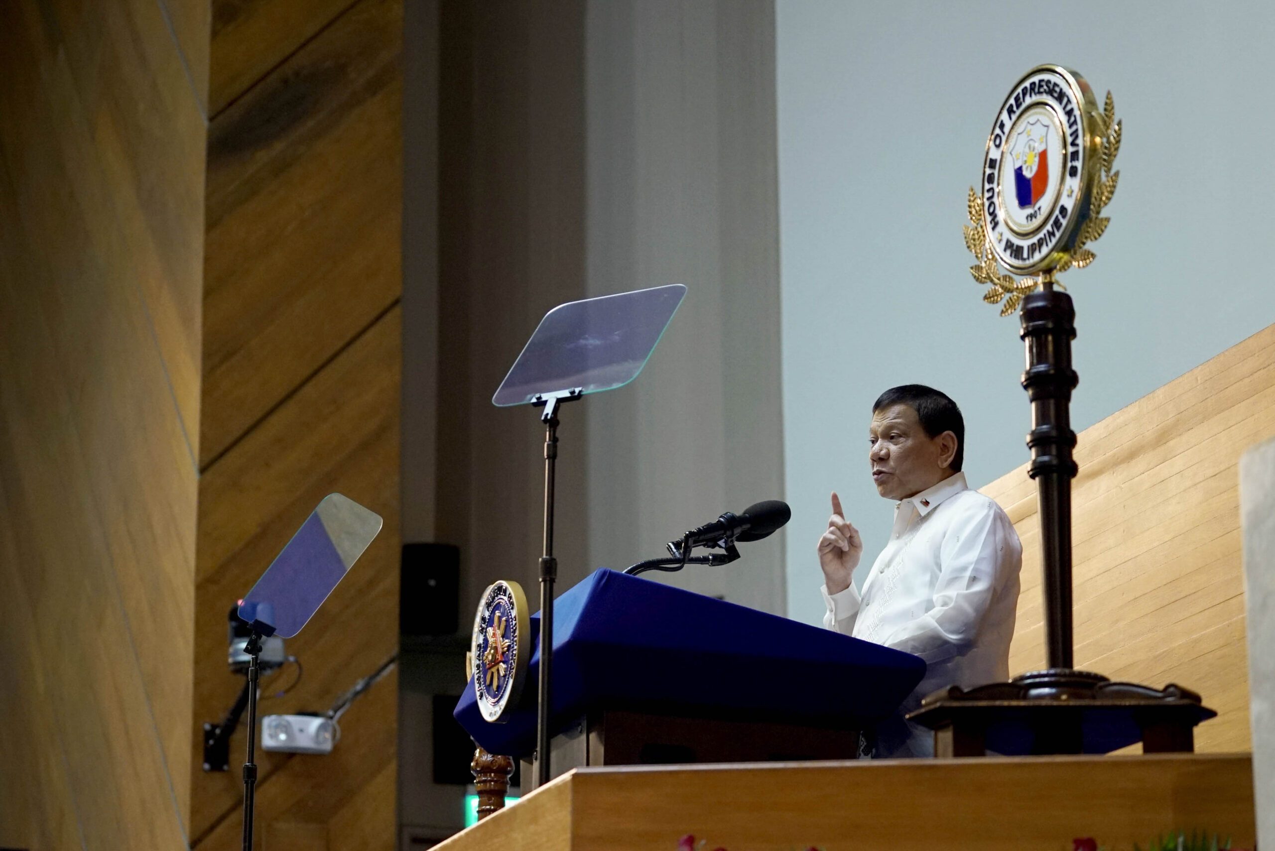 EO Duterte menangguhkan skema gaji yang dibuat Aquino untuk GOCC
