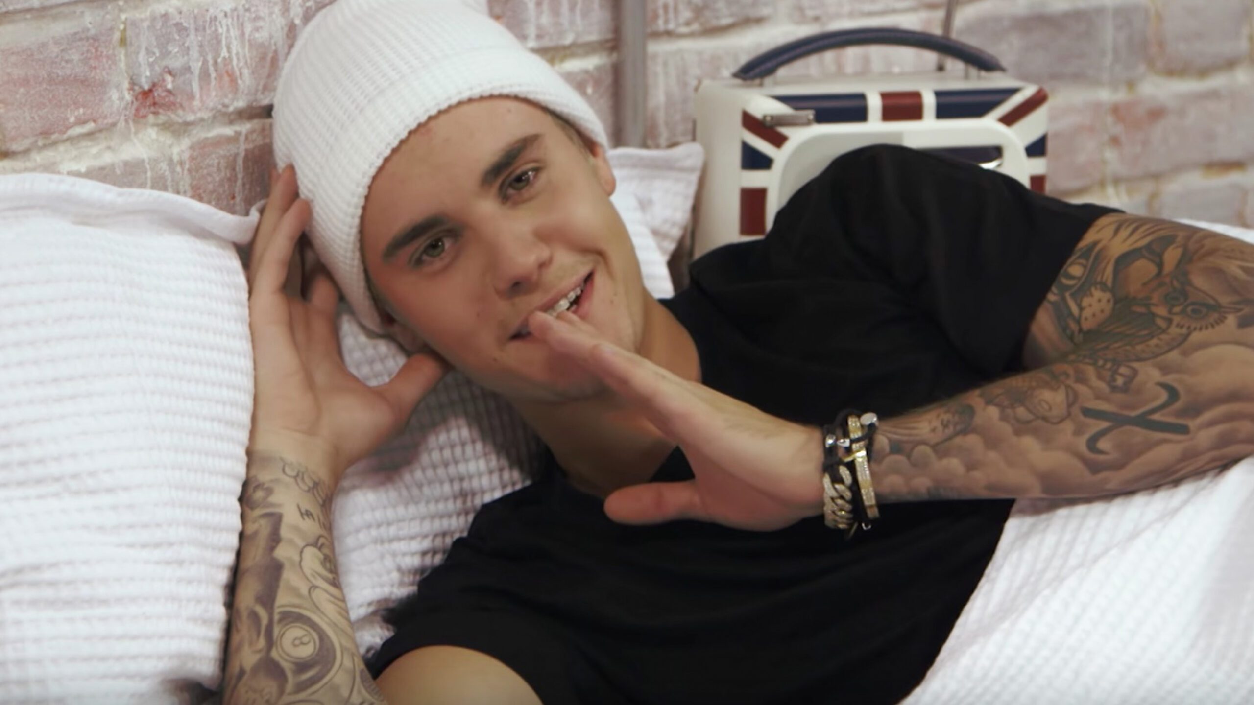 WATCH: Justin Bieber, Nick Jonas, more spoof Kanye West’s ‘Famous’ video