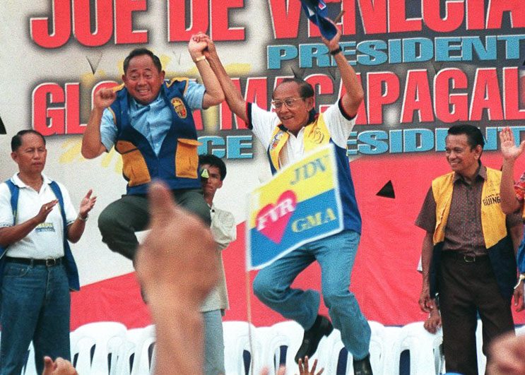PARTNERS. President Fidel Ramos and presidential candidate Jose de Venecia Jr during a rally in their homeprovince of Pangasinan on May 8, 1998. File photo by AFP 