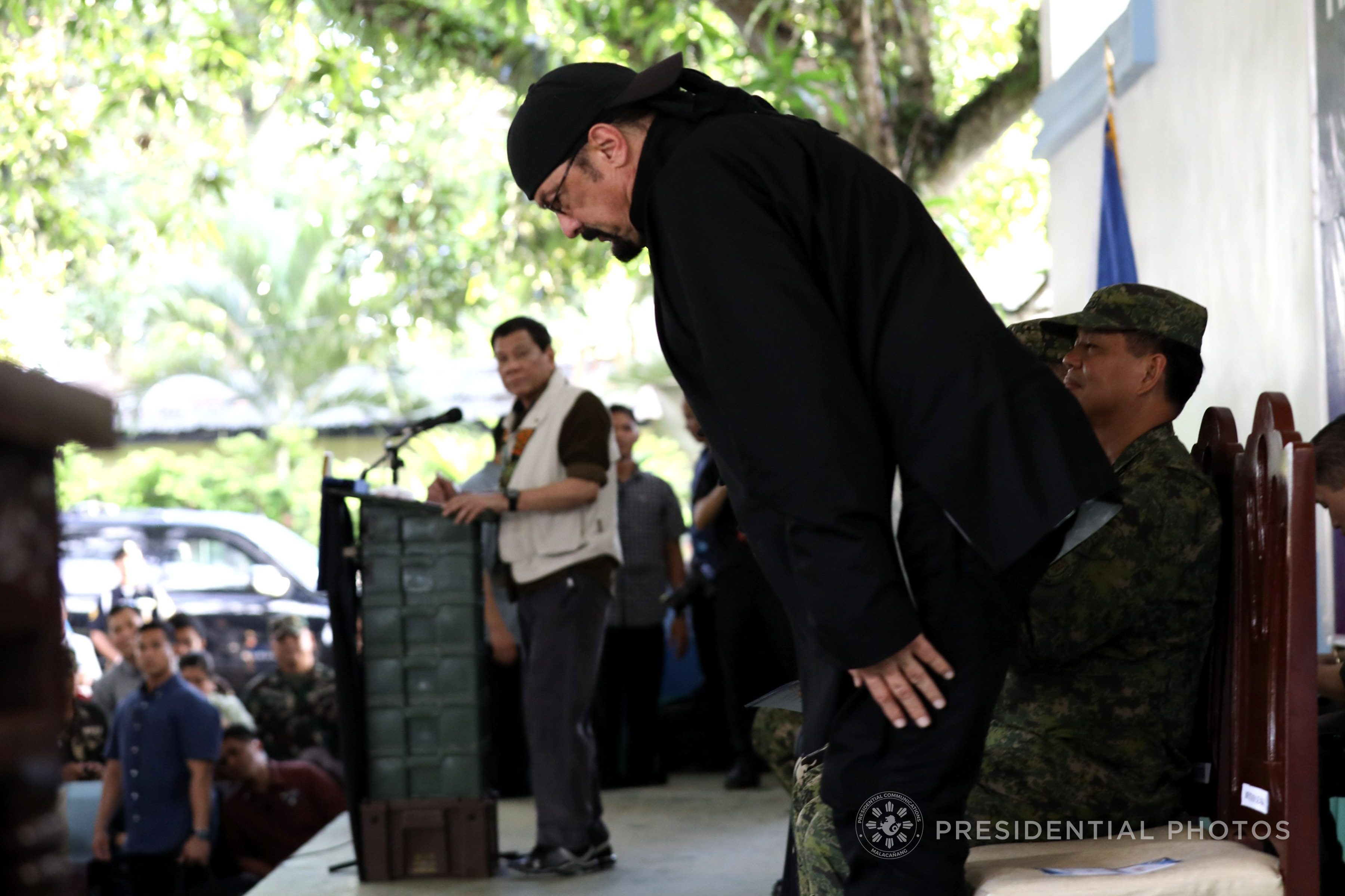 SPECIAL GUEST. Hollywood actor Steven Seagal bows to soldiers as President Rodrigo Roa Duterte introduces him at a visit to Camp General Teodulfo Bautista in Jolo, Sulu on December 1, 2017. Presidential Photo
 