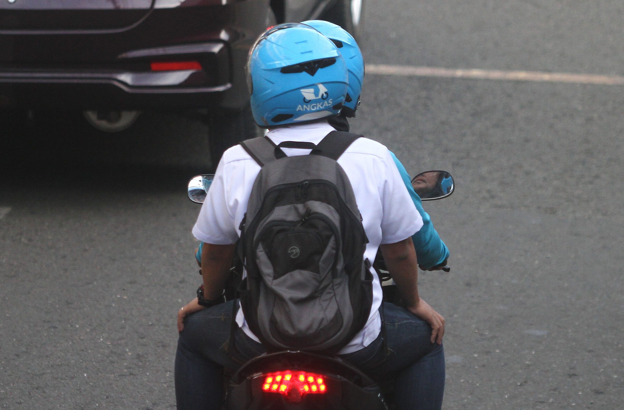 Ban on motorcycle backriding stays, Duterte tells Cebu’s Gwen Garcia