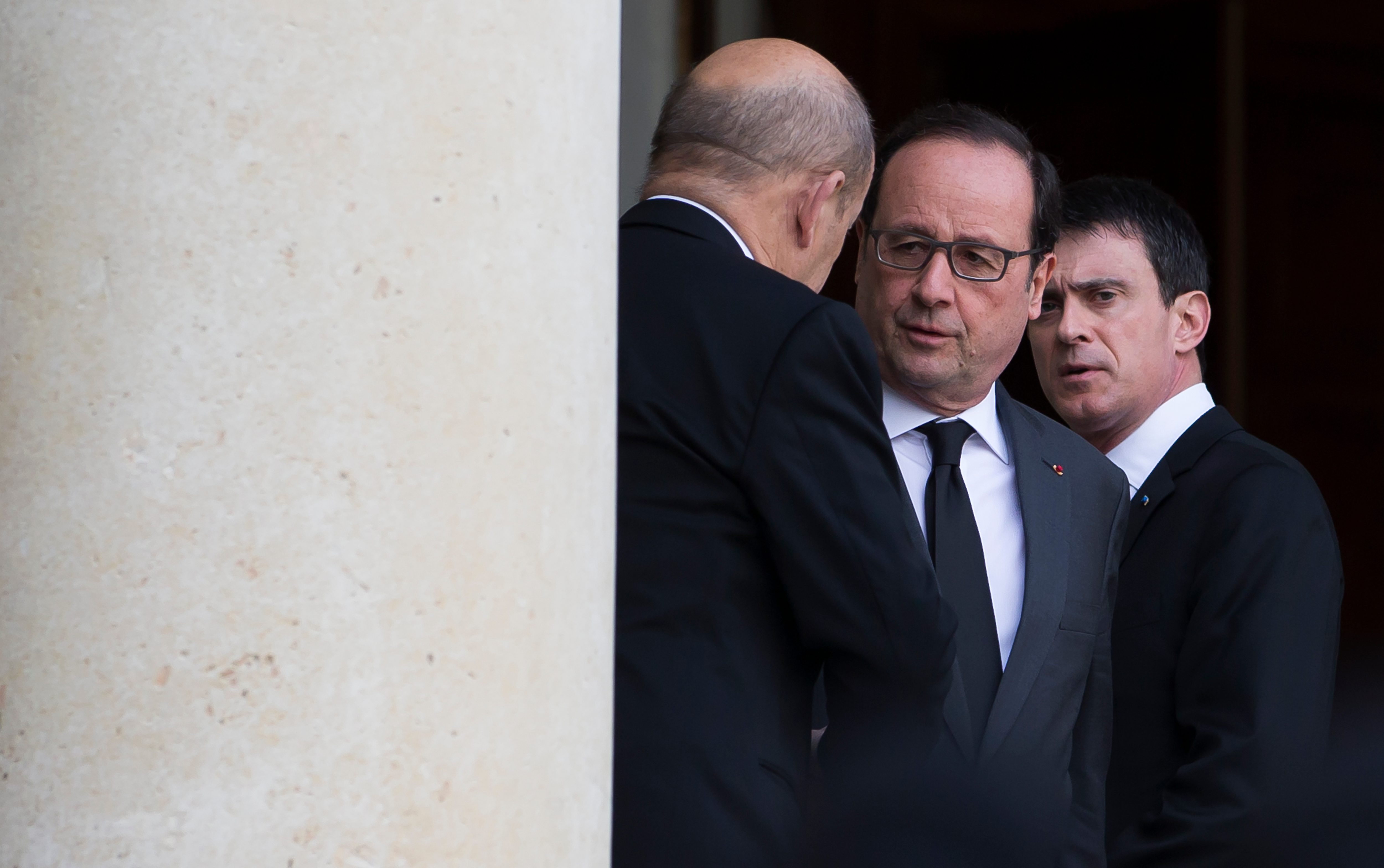 CRISIS MEETING. French President Francois Hollande (C) speaks with Prime Minister Manuel Valls (R) and Minister of Defense Jean-Yves Le Drian (L) after they hold a crisis defense meeting at the Elysee Palace in Paris, France, March 22, 2016. Photo by Ian Langsdon/EPA   