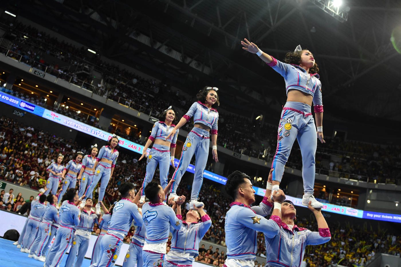 ELEGANCE. This moment showcased Adamson Pep Squad's preparation for simple and clean close out that swooned the crowd. Photo by Alecs Ongcal/Rappler 