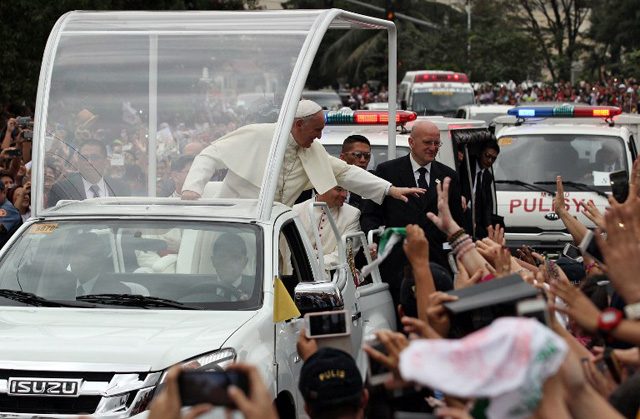 PEOPLE'S POPE. Pope Francis greets the faithful along Manila on his way to the Manila Cathedral to lead a mass on January 16, 2015. Photo by Joseph Agcaoili/AFP
