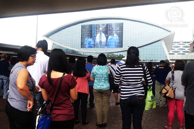 Families wait outside MOA Arena for ‘rockstar’ Pope