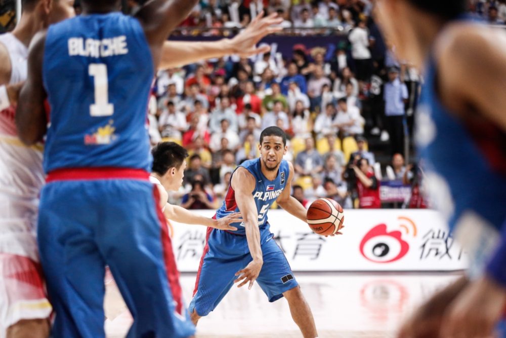 GOING DOWN FIGHTING. Gabe Norwood calls the play as Gilas Pilipinas, though down by as much as 16 points, fights until the end. Photo from FIBA 