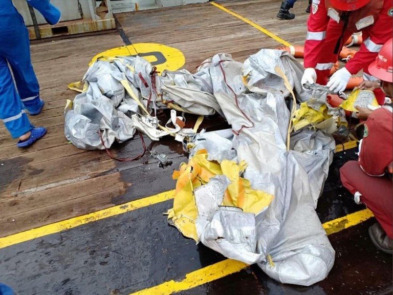 Indonesian Lion Air plane crashes into sea with 189 passengers, crew