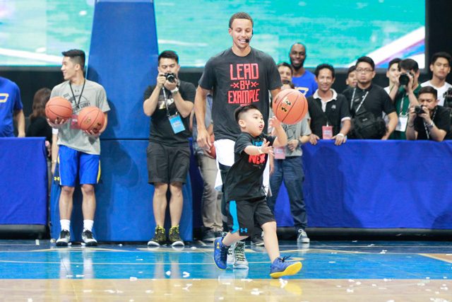 FUTURE CURRY. This 5-year old showed a glimpse of his future as he handled two balls gracefully the way Steph Curry does. He also beat Curry in a one-on-one game. Photo by Czar Dancel/Rappler 