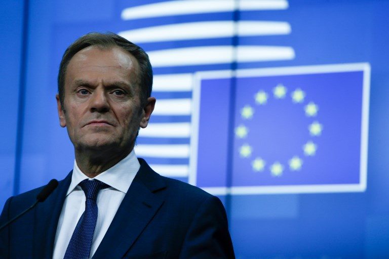 EU calls crisis summit, warns of no-deal Brexit