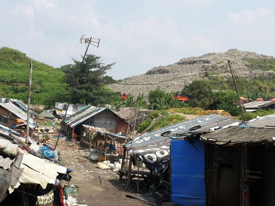 Pemandangan rumah warga di TPA Bantar Gebang. Foto oleh Uni Lubis/Rappler 