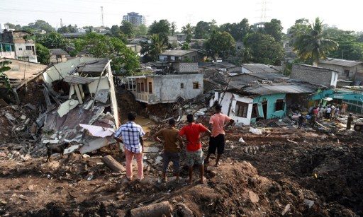 Hundreds evacuated after deadly Sri Lanka dump collapse