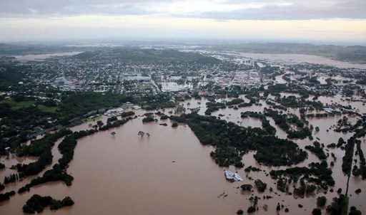 Australia floods still rising with 2 dead, 4 missing