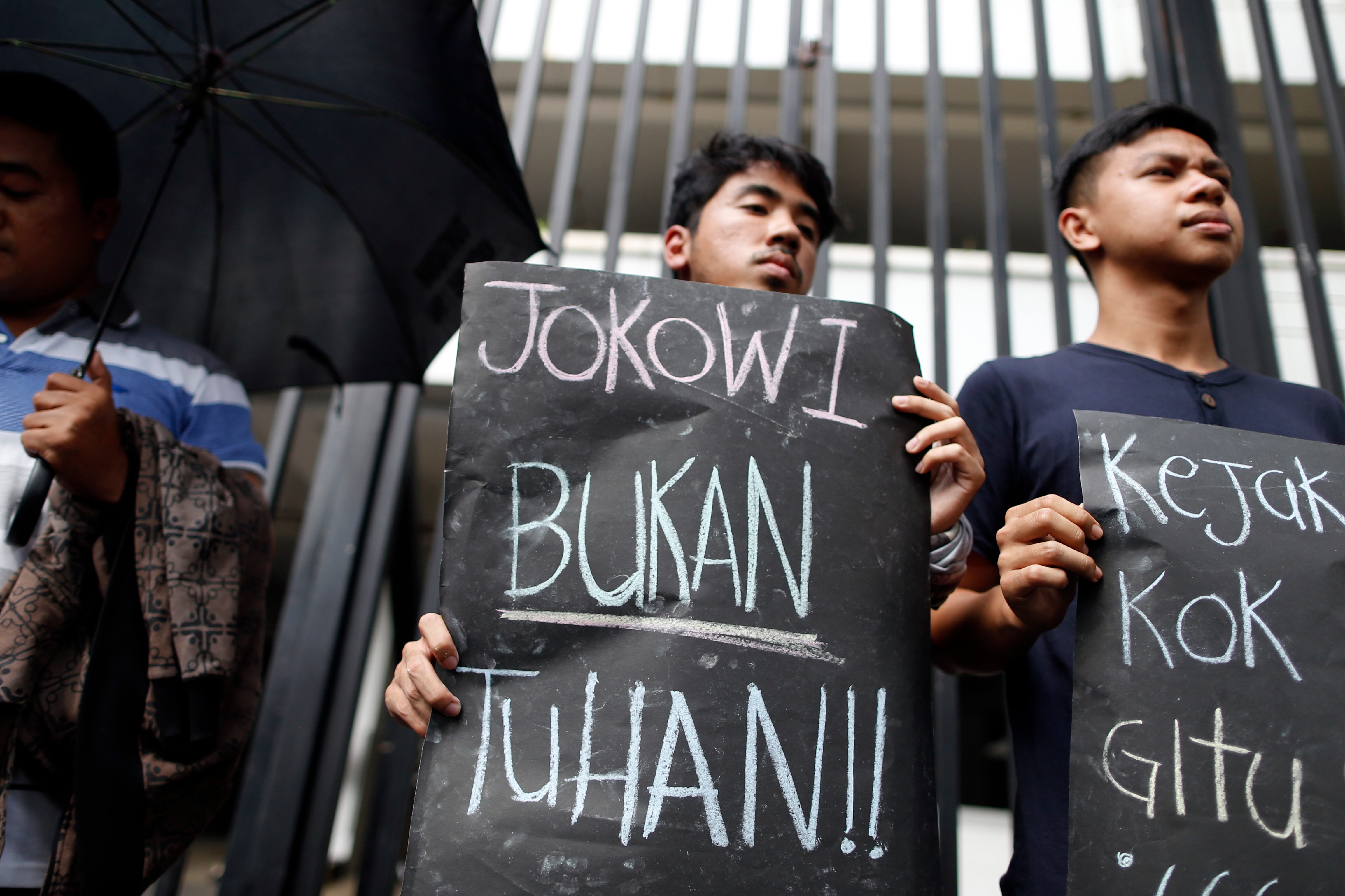 NOT GOD. An Indonesian activist carries a placard reading 'Jokowi is not God' during a protest against death penalty outside the attorney general's office in Jakarta, Indonesia, on April 28. A group of convicted drug-traffickers in Indonesia, has been executed by firing squad on Wednesday, April 29. Photo by Mast Irham/EPA  