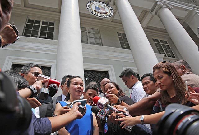 CITIZENSHIP ISSUE. Senator Grace Poe arrives at the Supreme Court to attend the preliminary hearing of the Senate Electoral Tribunal on her citizenship issue on September 11, 2015. Contributed file photo  