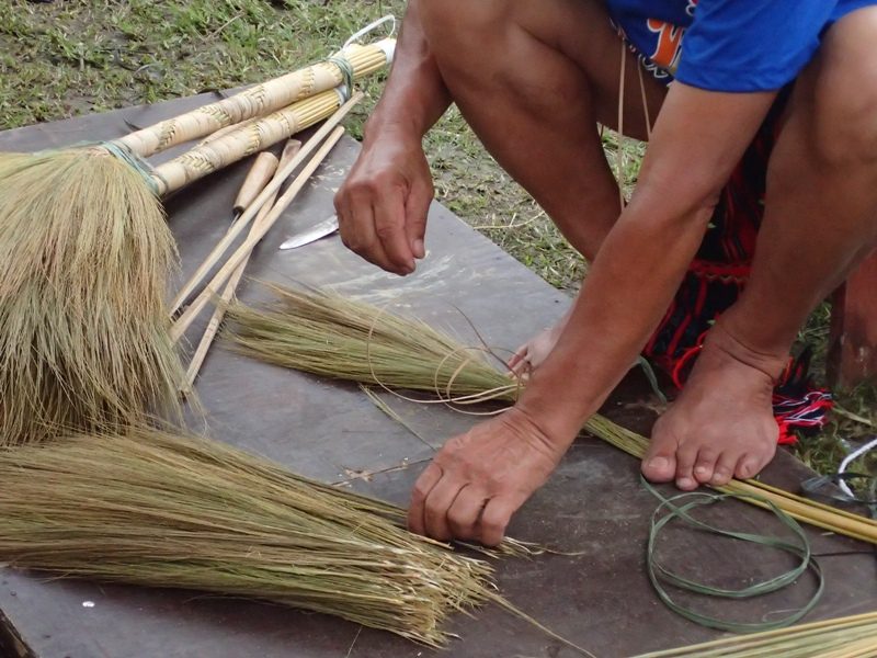 BROOM MAKING. The Ifugao Kalanguya cluster demonstrated how they painstakingly make sturdy brooms. One broom takes half a day to make. 