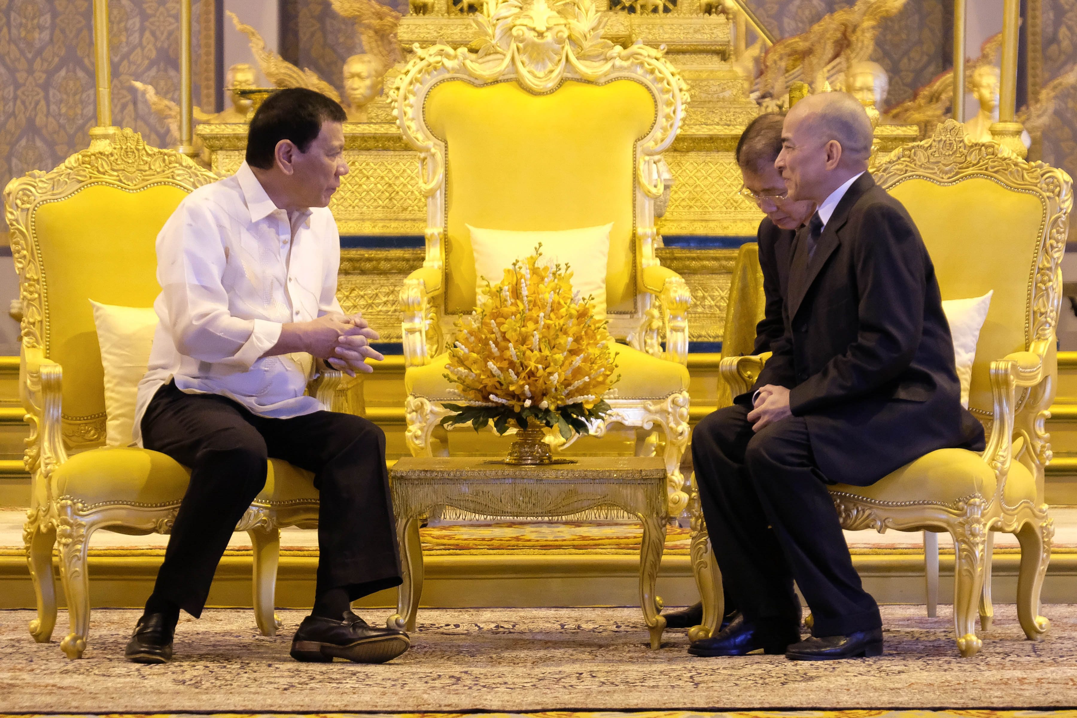 A GOOD TALK. President Duterte and King of Cambodia Norodom Sihamoni engage in a discussion during a meeting at the Throne Hall of the Royal Palace 