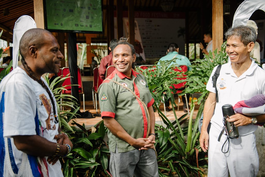 Melestarikan makanan tradisional Papua bersama ‘Jungle Chef’ Charles Toto