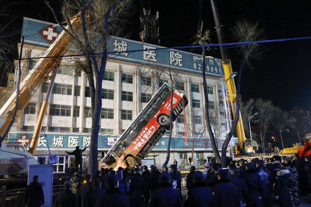 Huge sinkhole swallows bus, kills 6 in China