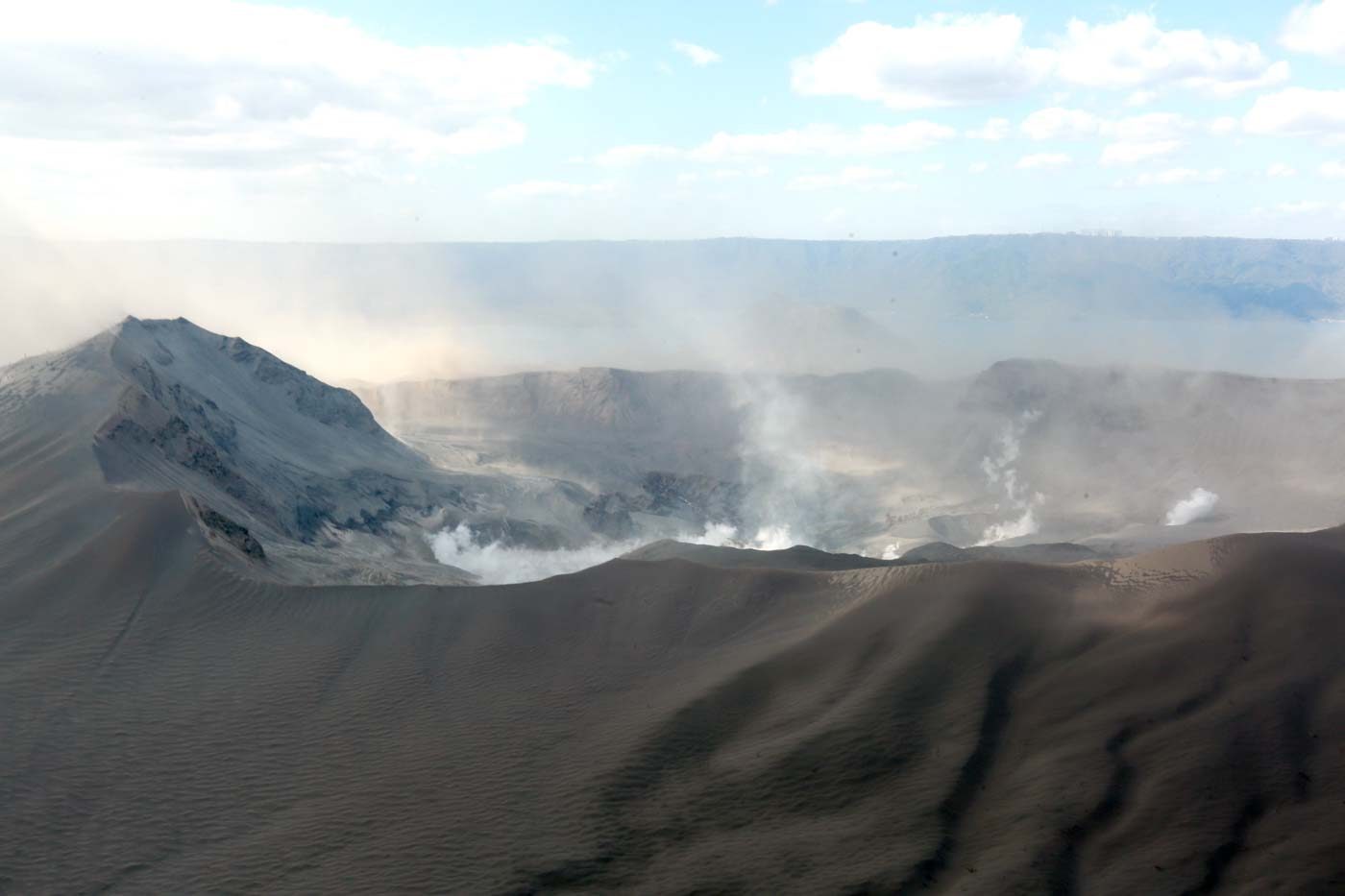 ‘Titigil o tutuloy?’: Phivolcs warns Taal Volcano danger remains