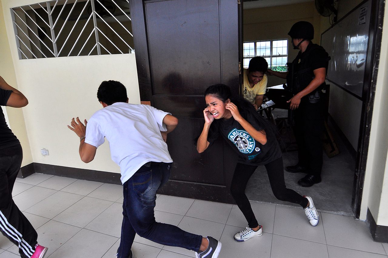SCENARIO. In Valenzuela City, students pretend to be taken hostage by a terrorist. Photo by Angie De Silva/Rappler 