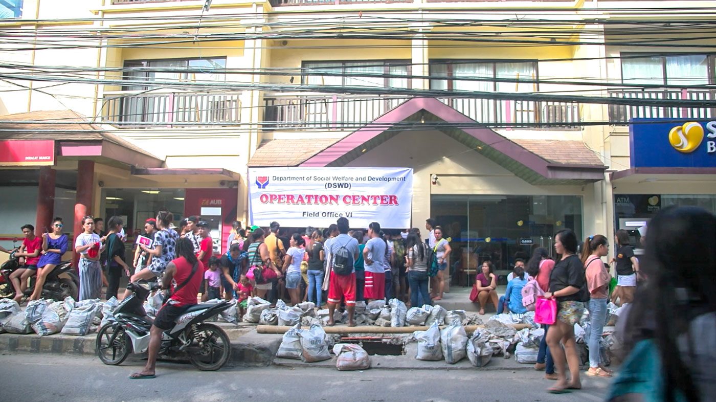 DSWD mendistribusikan bantuan mata pencaharian P19.8-M kepada penerima manfaat di Boracay