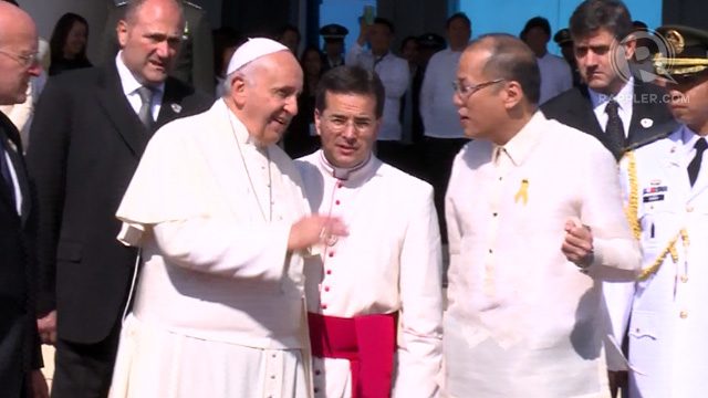 THANK YOU. In a telegram, Pope Francis thanks President Benigno Aquino III and the Filipino people for the warmth and kindess shown to him during his visit. File photo by Rappler