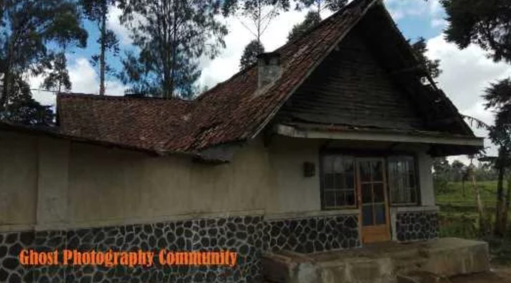 RUMAH ANGKER. Rumah yang berada di area Pengalengan, Bandung dan digunakan sebagai lokasi syuting 'Pengabdi Setan'.  Foto diambil dari Ghost Photgraphy Community 