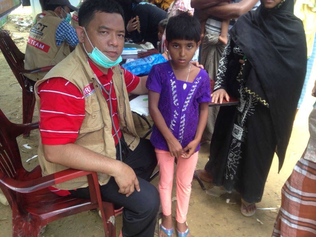 Mengajak Eva bermain: Gadis kecil Rohingya yang kini sebatang kara