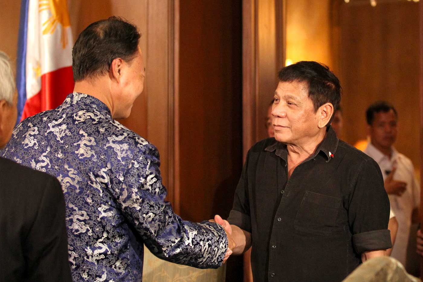 PREFERRED GET-UP. President Rodrigo Duterte wears one of his favorite tops during his meeting with Chinese Ambassador Zhao Jinhua instead of the usual barong. Photo from Malacañang Photo Bureau 