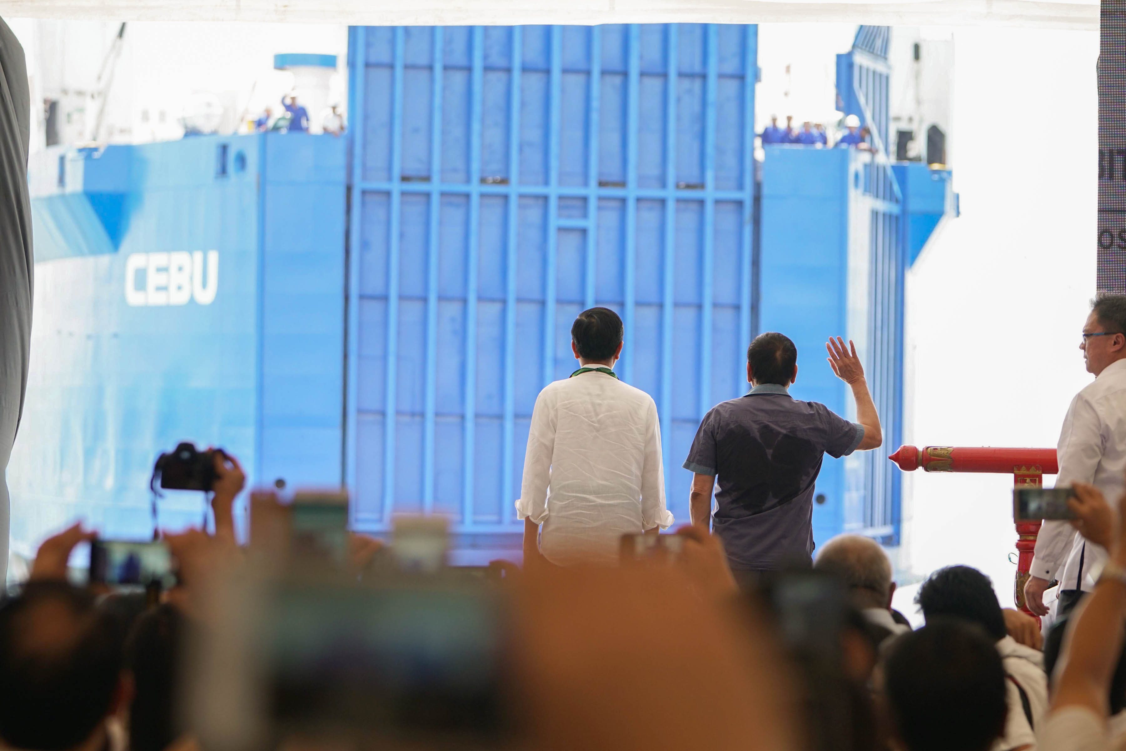 DIPLOMACY BOAT. President Rodrigo Duterte and Indonesian President Joko Widodo watch the Roll-on/Roll-off shipping vessel as it sails past Kudos Port in Sasa, Davao City, during the launch of the Davao-General Santos-Bitung RORO shipping service on April 30, 2017. Malacanang Photo   