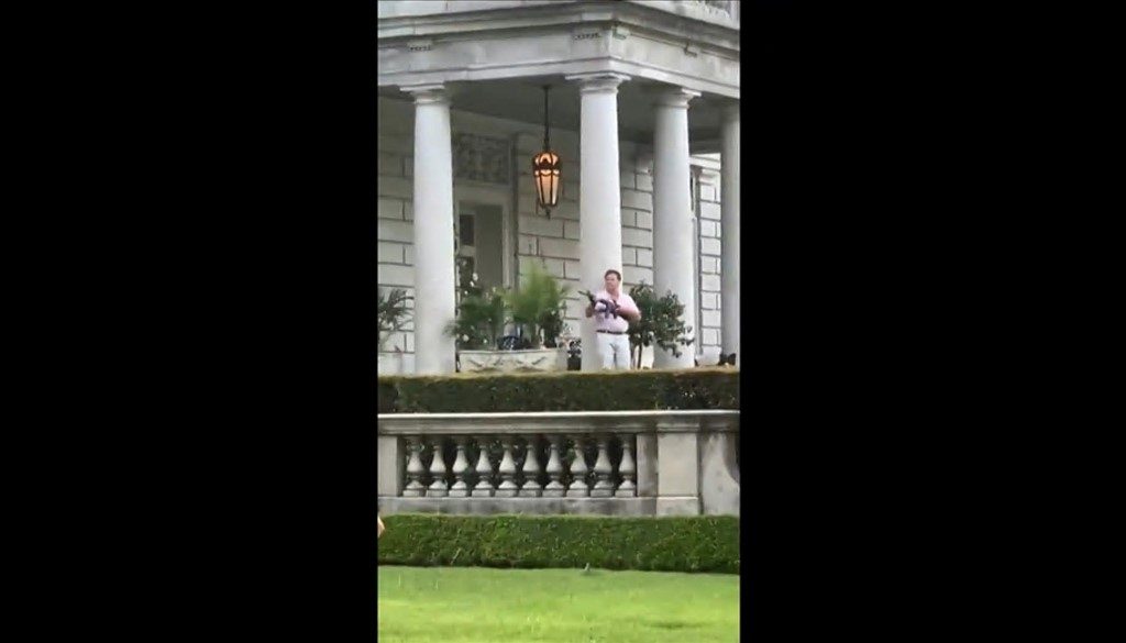 U.S. couple draw guns on protesters passing their mansion