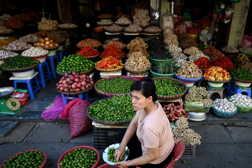 Vietnam economy unexpectedly expands, bucking global plunge
