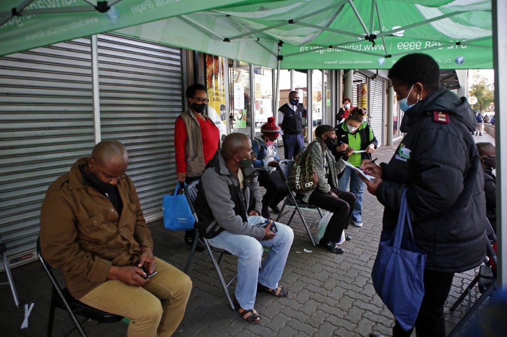 CORONAVIRUS SPREAD. People wait to be screened during a testing drive for the COVID-19 coronavirus at the Bloed Street Mall in Pretoria Central Business District, South Africa, on June 11, 2020. Photo by Phill Magakoe/AFP 