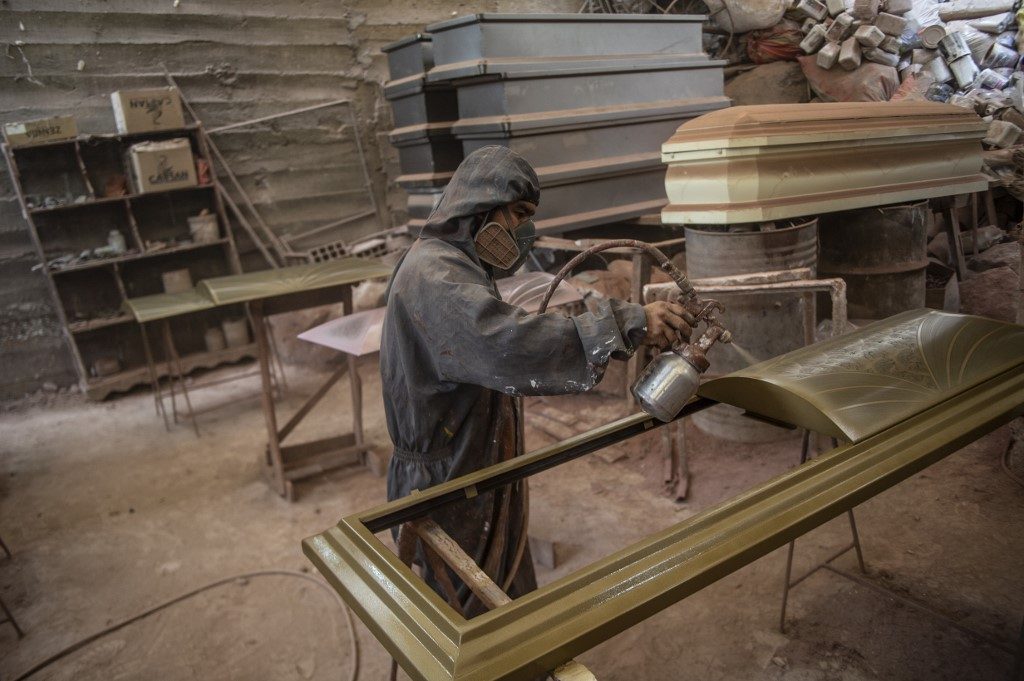 Coffin-makers booming as Peru virus deaths soar