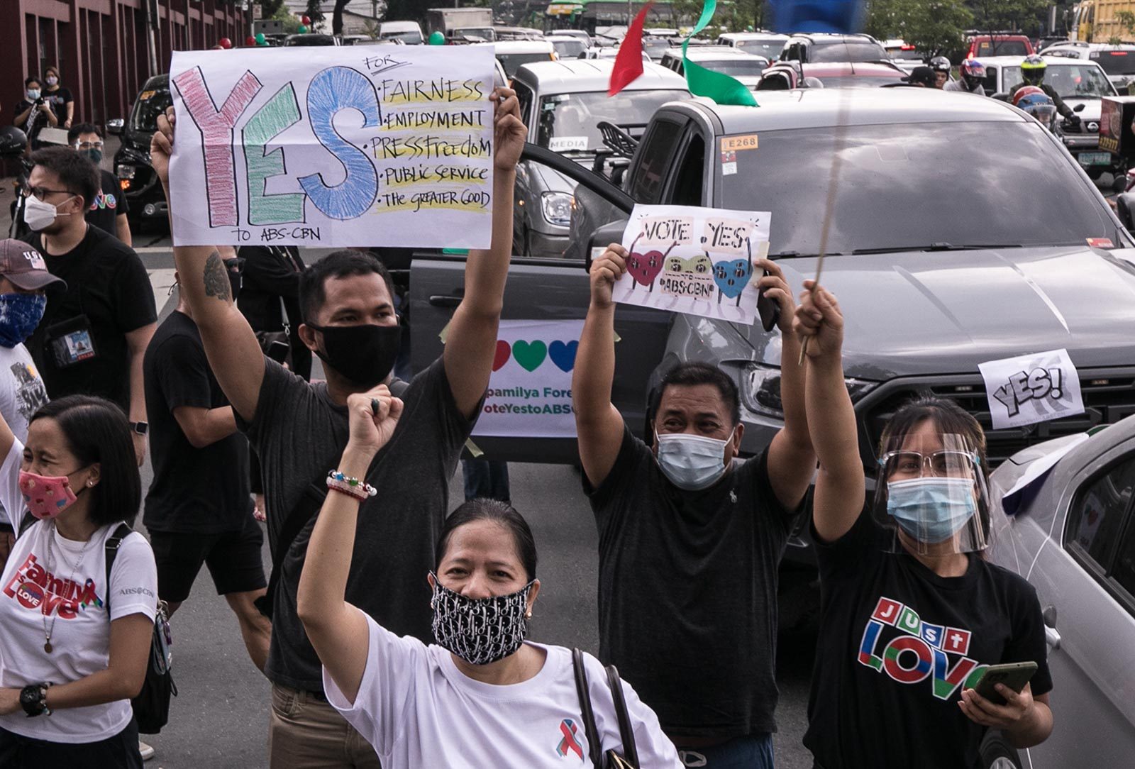 PRESS ON. ABS-CBN workers on Thursday, July 10, 2020, hold a protest rally outside the House of Representatives to call for the approval of the network's franchise. Photo by Darren Langit/Rappler 