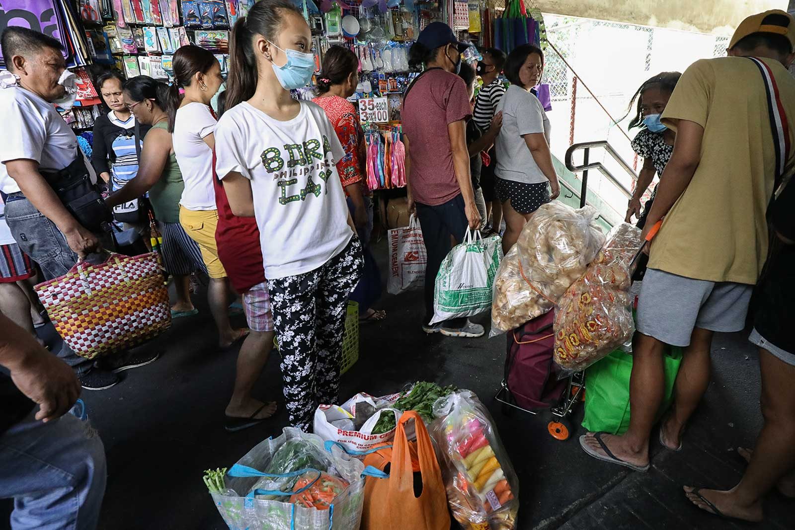 DILG to LGUs: Realign your budgets to feed more during Luzon lockdown