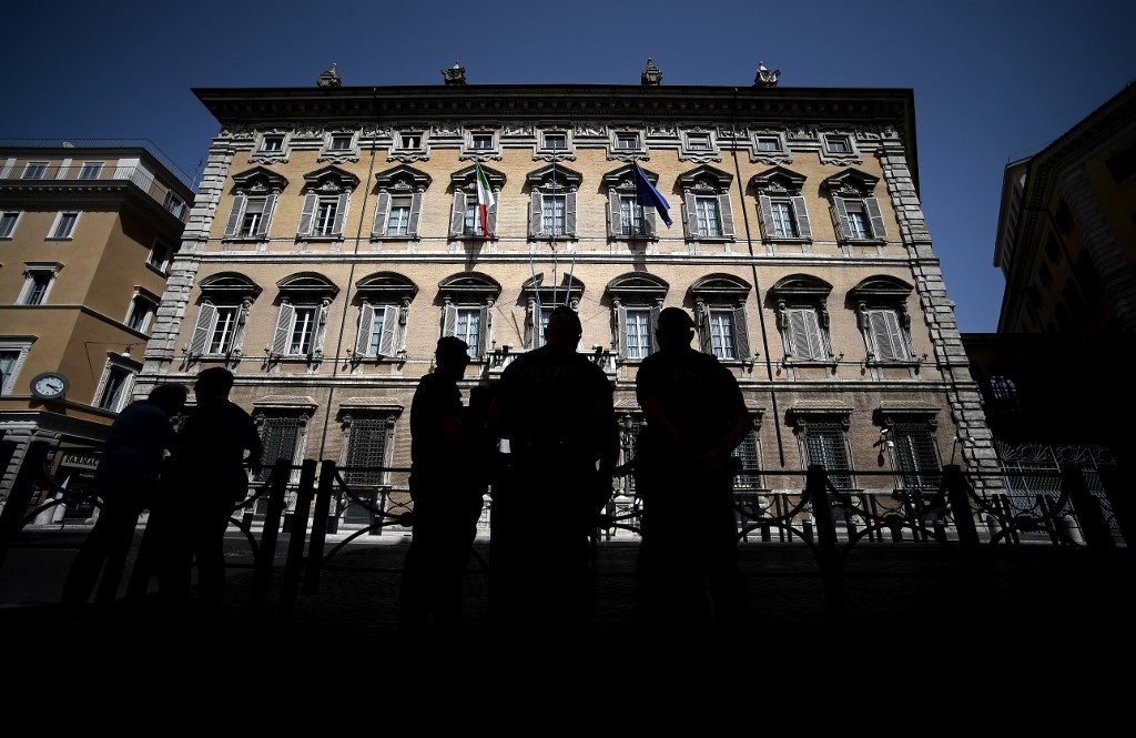 Italy recalls Senate as government crisis intensifies