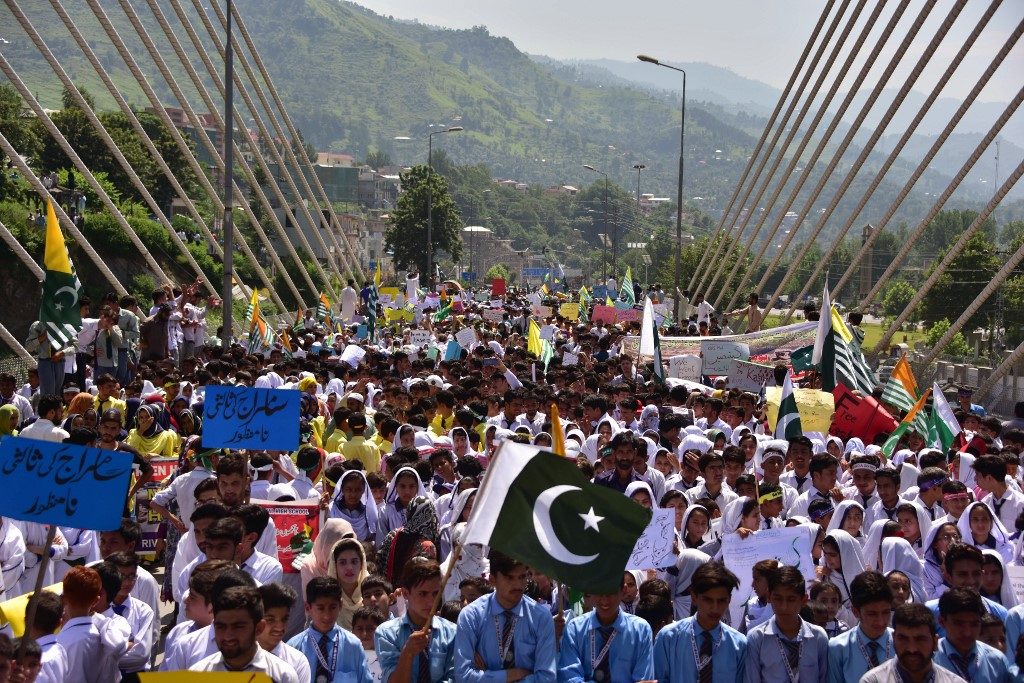 500 protests, hundreds injured in Kashmir lockdown