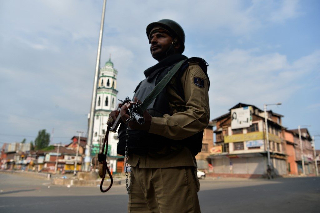 India hails ‘historic’ Kashmir rule, Pakistan vows to back region