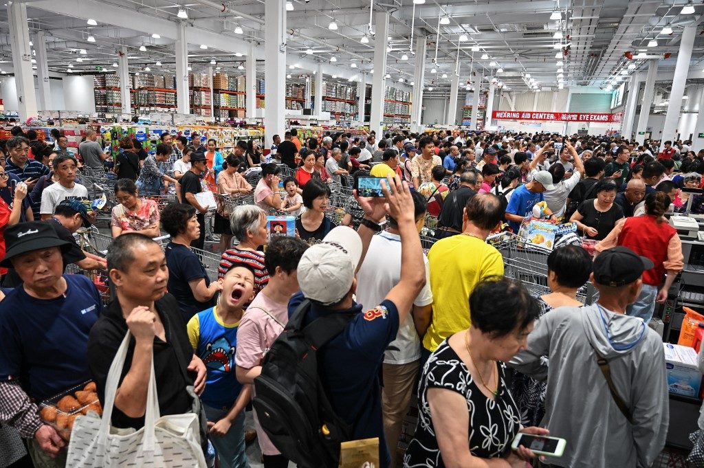 Costco cuts short China debut after shoppers swamp store