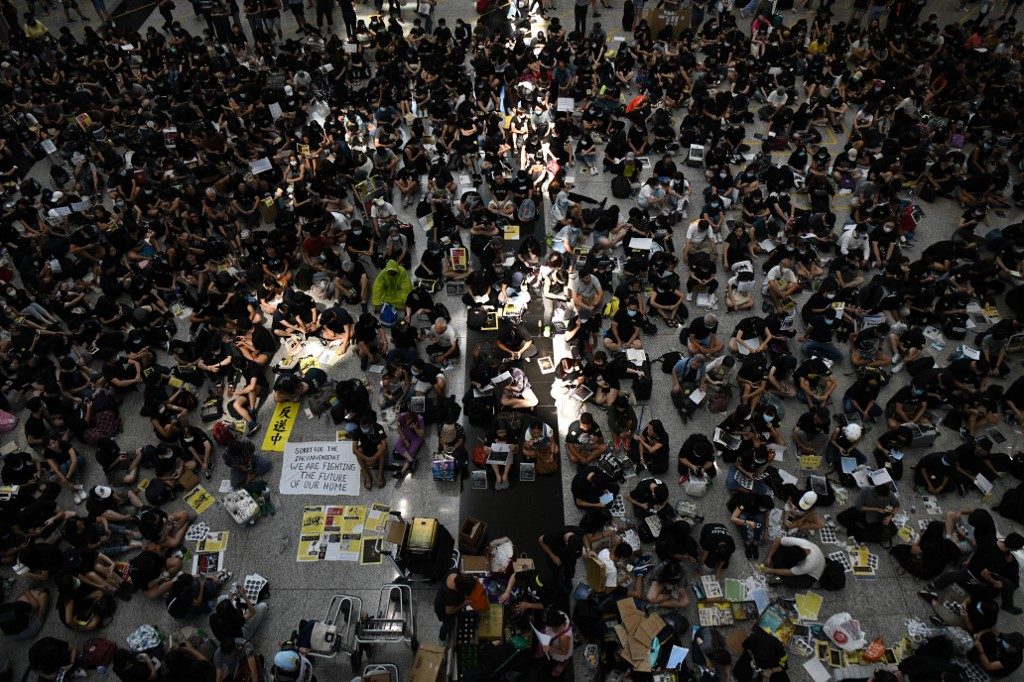 Hong Kong protesters stage airport rally to win visitor support