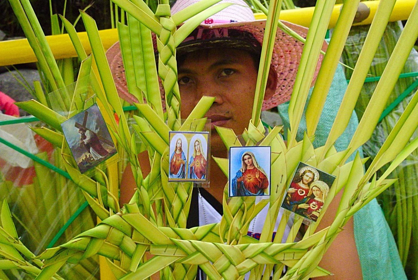 IN PHOTOS: Palaspas makers prepare for Palm Sunday